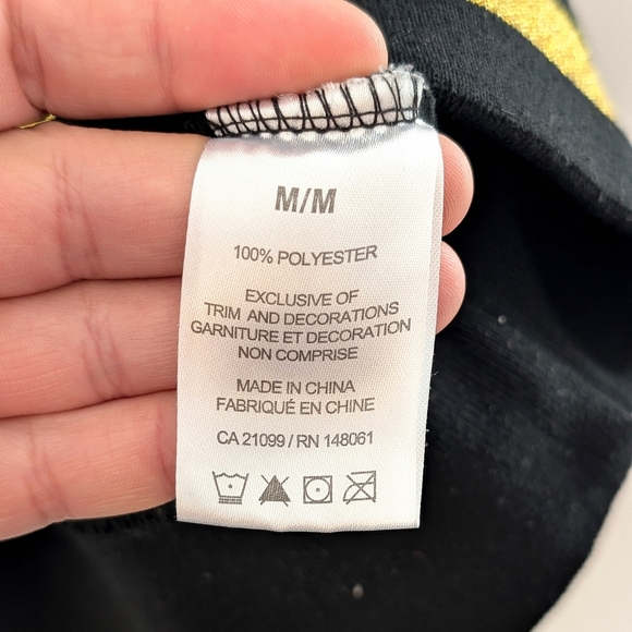 Harry Potter Hogwarts Hufflepuff Quidditch Black and Gold Hoodie ~ Size M Unisex - Picture 8 of 9